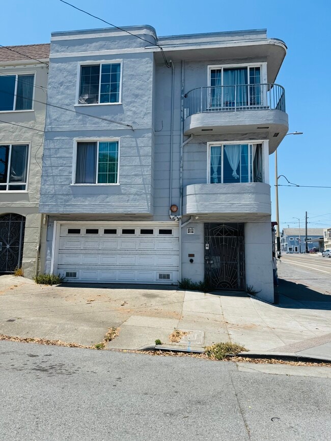 property at 1401 25th Ave