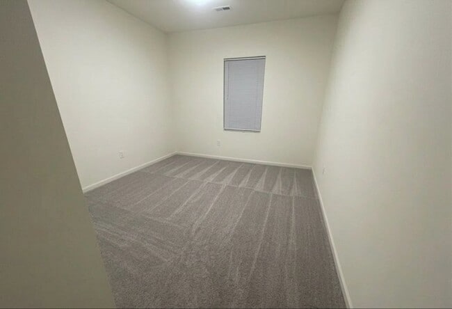 960 Rift Vly Dr in Zebulon, NC - Building Photo - Building Photo