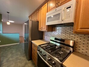 4058 Lambert Rd in El Sobrante, CA - Foto de edificio - Building Photo