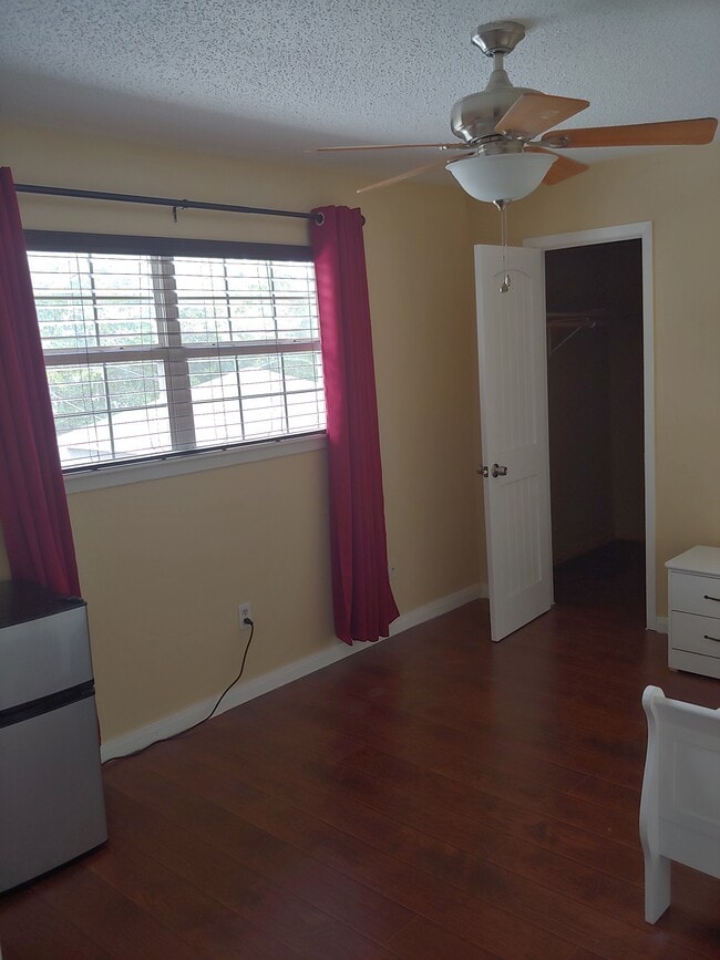 250 Highland Terrace Dr in League City, TX - Foto de edificio - Building Photo