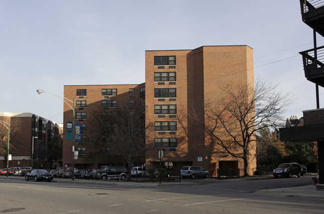 Fullerton Court Apartments in Chicago, IL - Foto de edificio - Building Photo