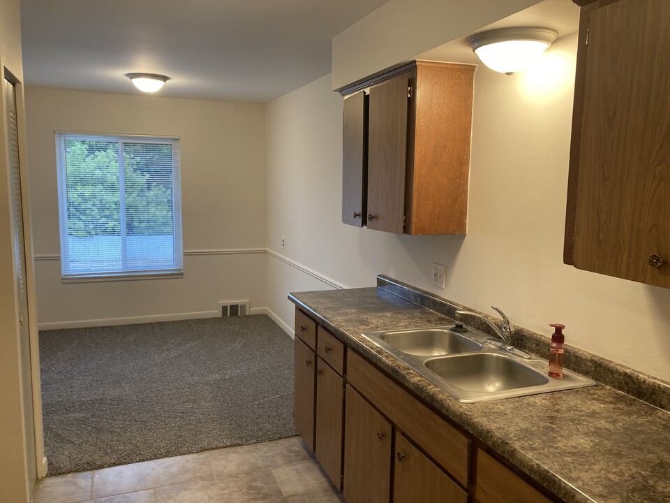 30010 Harper Ave in St Clair Shrs, MI - Building Photo