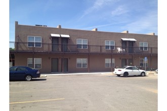 813 Ortiz Dr SE in Albuquerque, NM - Foto de edificio - Building Photo