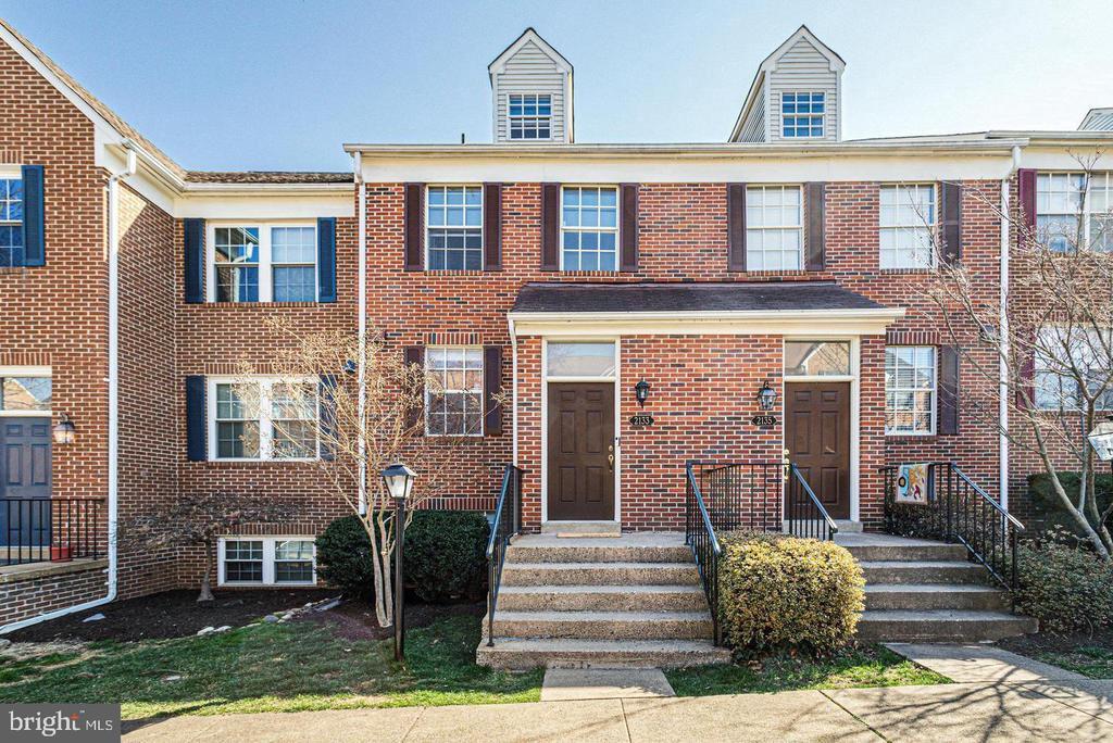 2133 Hutchison Grove Ct in Falls Church, VA - Building Photo