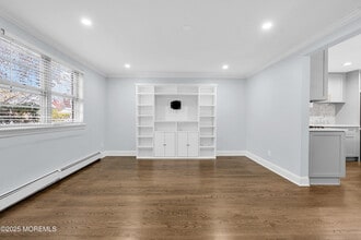 102 Manor Dr in Red Bank, NJ - Building Photo - Building Photo