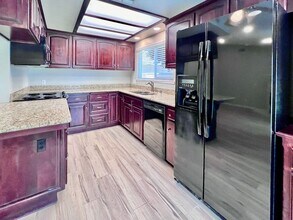 4938 N Orchid Ave in Sanger, CA - Building Photo - Building Photo