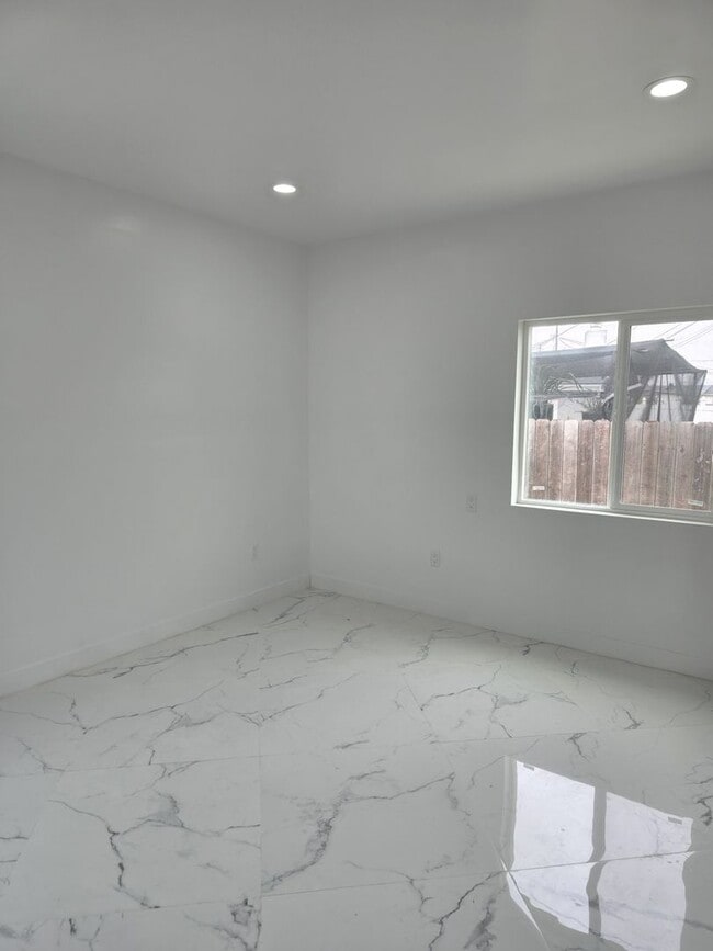 5680 Oak Pl in Westminster, CA - Building Photo - Building Photo