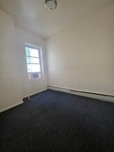 317 E 169th St, Unit 2 in Bronx, NY - Foto de edificio - Building Photo