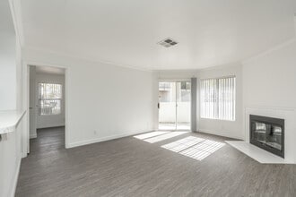 Desert Oasis Apartments in Palm Desert, CA - Foto de edificio - Interior Photo
