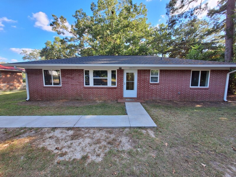 203 Naomi Dr in Dothan, AL - Building Photo