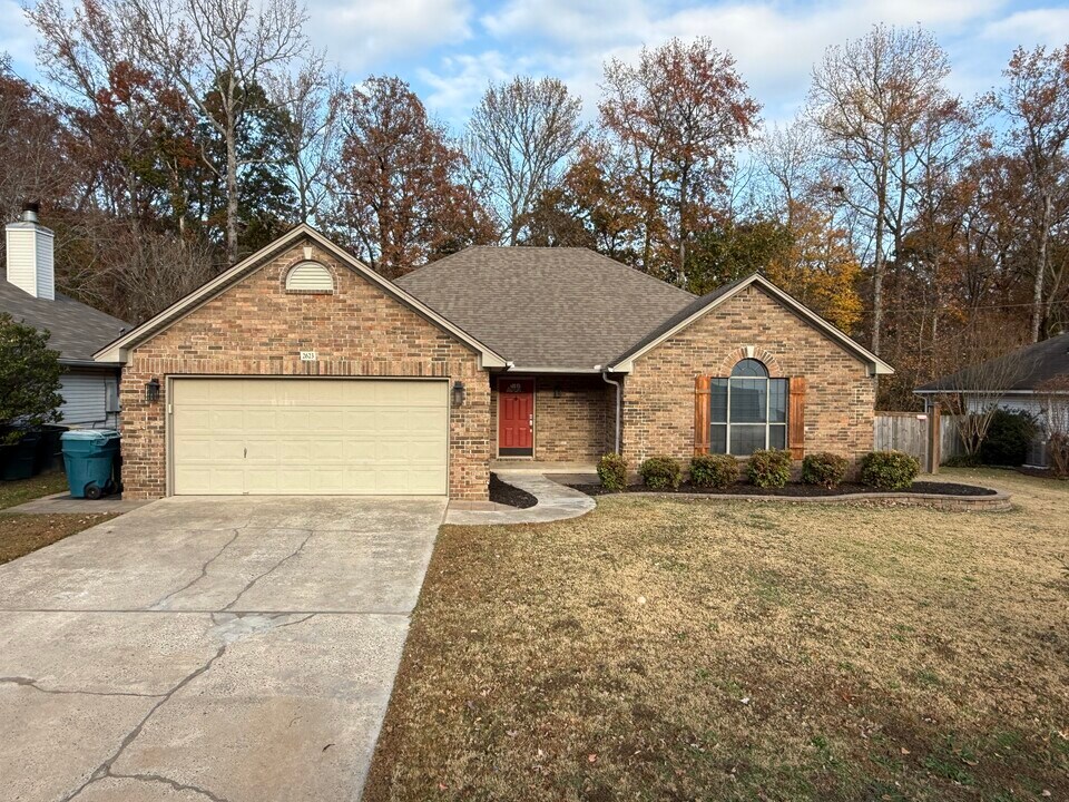 2623 Creekside Dr in Little Rock, AR - Building Photo