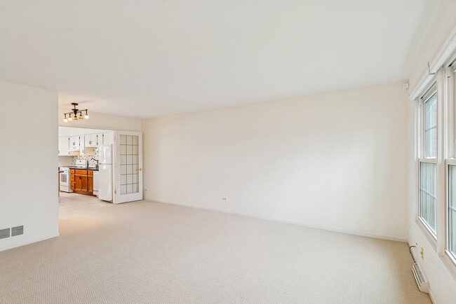 825 Country Club Dr in Libertyville, IL - Building Photo - Building Photo