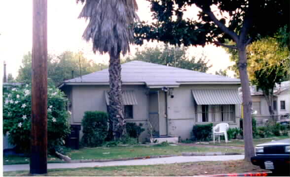 917-925 N Louise St in Glendale, CA - Foto de edificio - Building Photo