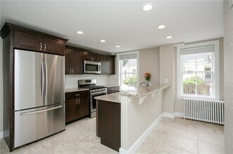 43 Farewell St in Newport, RI - Building Photo - Building Photo