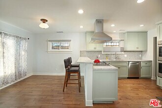 752 N Las Palmas Ave in Los Angeles, CA - Building Photo - Building Photo
