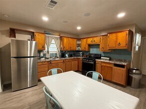 1114 39th St in Galveston, TX - Building Photo - Building Photo