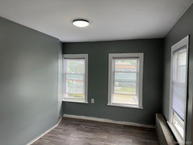 104 Henry St in Inwood, NY - Building Photo - Building Photo