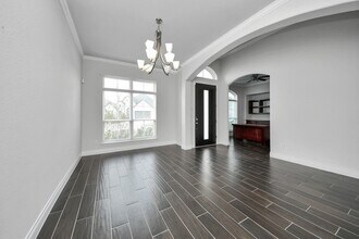 28065 Woodland Bend Way in Spring, TX - Foto de edificio - Building Photo