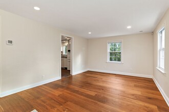 13 Riverside Ln in Greenwich, CT - Building Photo - Building Photo