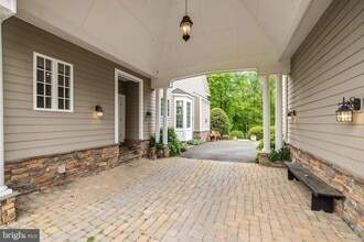 23533 Light Horse Ct in Middleburg, VA - Foto de edificio - Building Photo