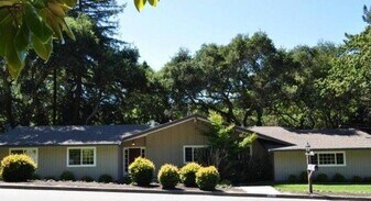 693 Glorietta Blvd in Lafayette, CA - Building Photo