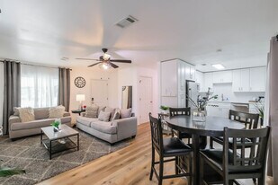 6705 Lodge St in Houston, TX - Building Photo