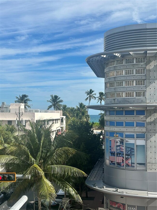 1150 Collins Ave in Miami Beach, FL - Building Photo - Building Photo