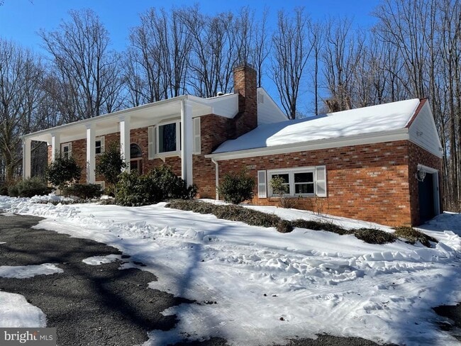 5300 Summit Dr in Fairfax, VA - Building Photo - Building Photo