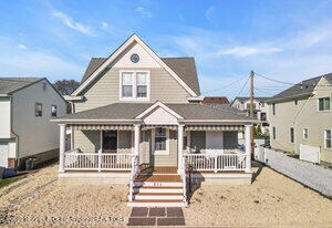 211 Arnold Ave in Point Pleasant Beach, NJ - Building Photo