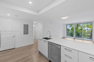 1500 Bay Rd, Unit N-0111 in Miami Beach, FL - Building Photo - Building Photo