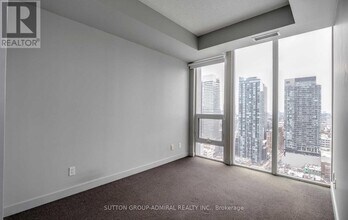 126 Simcoe St in Toronto, ON - Building Photo - Building Photo