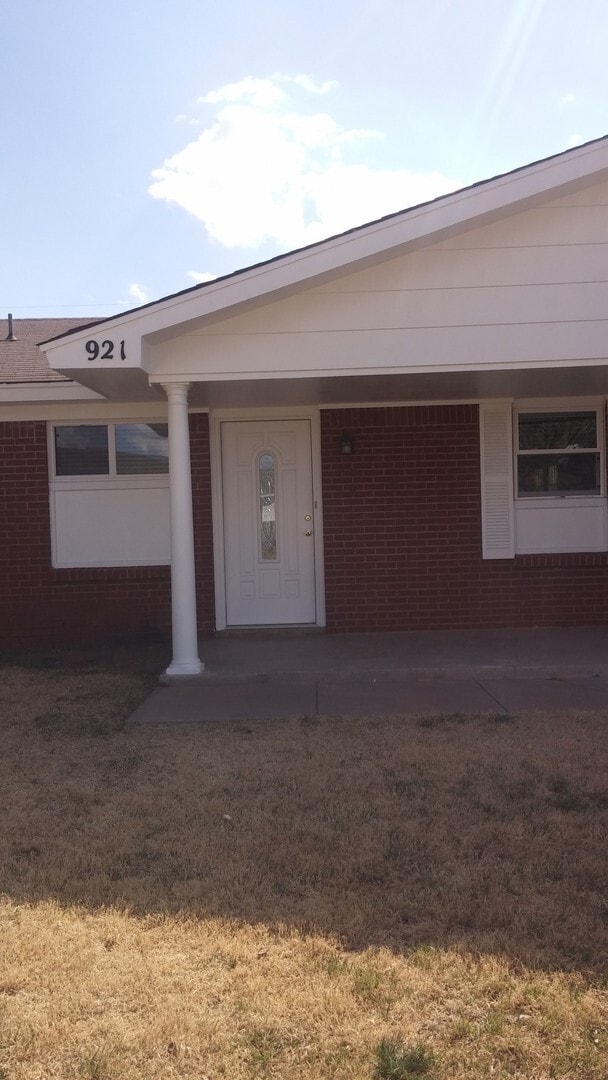 921 Comer Dr in Clovis, NM - Building Photo - Building Photo