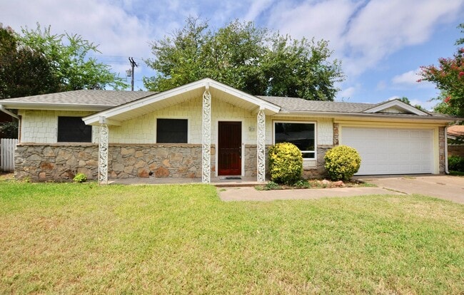 property at 1204 Bois D Arc St