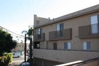 4221 Grand View Blvd in Los Angeles, CA - Building Photo - Building Photo