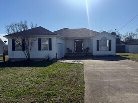 409 Britt Ln in La Vergne, TN - Building Photo