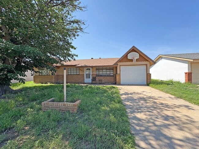 property at 907 W Coal Ave