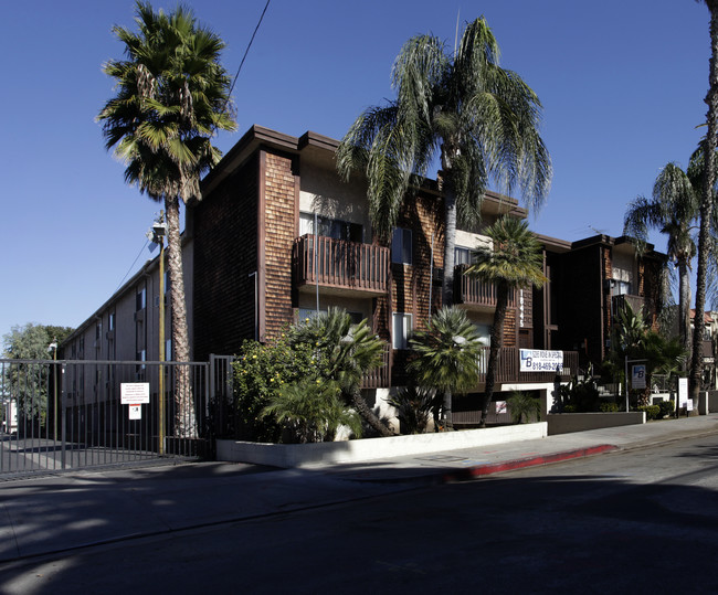 Collins Condominiums in Tarzana, CA - Foto de edificio - Building Photo