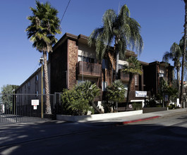 Collins Condominiums in Tarzana, CA - Building Photo - Building Photo