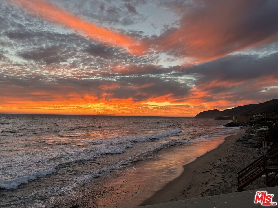 11882 Starfish Ln in Malibu, CA - Building Photo