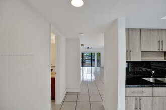 16500 NE 27th Ave in North Miami Beach, FL - Building Photo - Building Photo