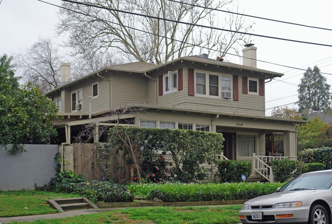 2218 4th Ave in Sacramento, CA - Foto de edificio - Building Photo