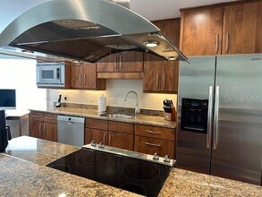 660 Golden Gate Point in Sarasota, FL - Building Photo - Building Photo