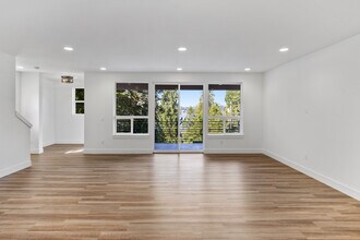 10711 Vernon Rd in Lake Stevens, WA - Building Photo - Building Photo