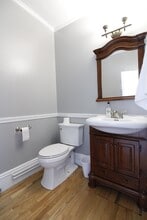 196 Dorchester St, Unit 1 in Boston, MA - Foto de edificio - Building Photo