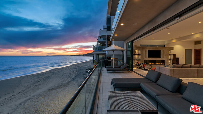 25250 Malibu Rd in Malibu, CA - Building Photo - Building Photo