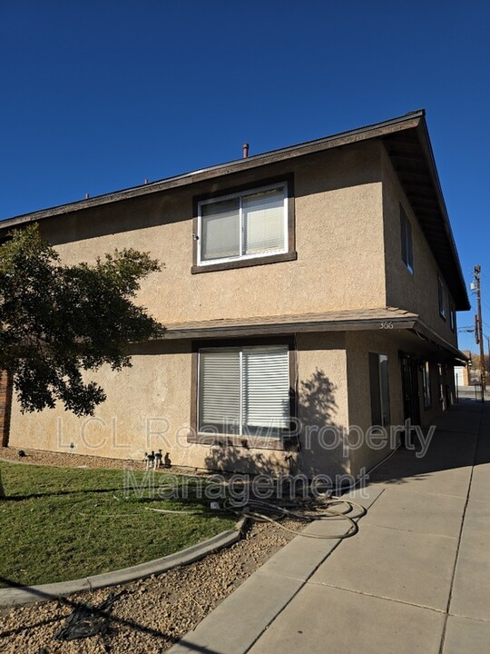 366 E 6th St in Perris, CA - Building Photo