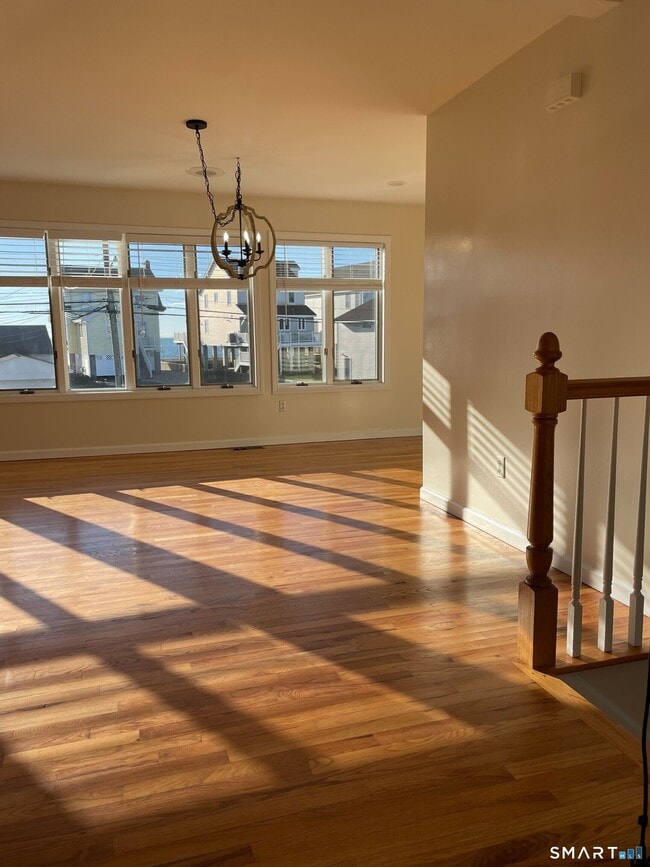 283 Cosey Beach Ave in East Haven, CT - Building Photo - Building Photo