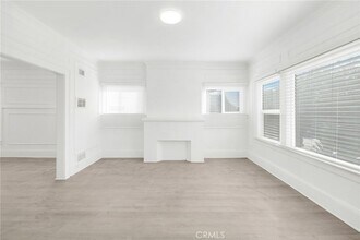 550 N Kenmore Ave in Los Angeles, CA - Foto de edificio - Building Photo