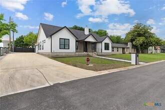 2204 Magnolia Dr in Round Rock, TX - Building Photo - Building Photo
