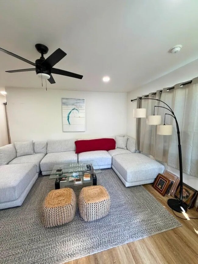 715 Sunset Ave in Venice, CA - Building Photo - Building Photo